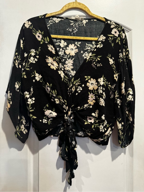 lovestitch Tops - Lovestitch Size Small Black Floral Tie Front Kimono Sleeve Top
